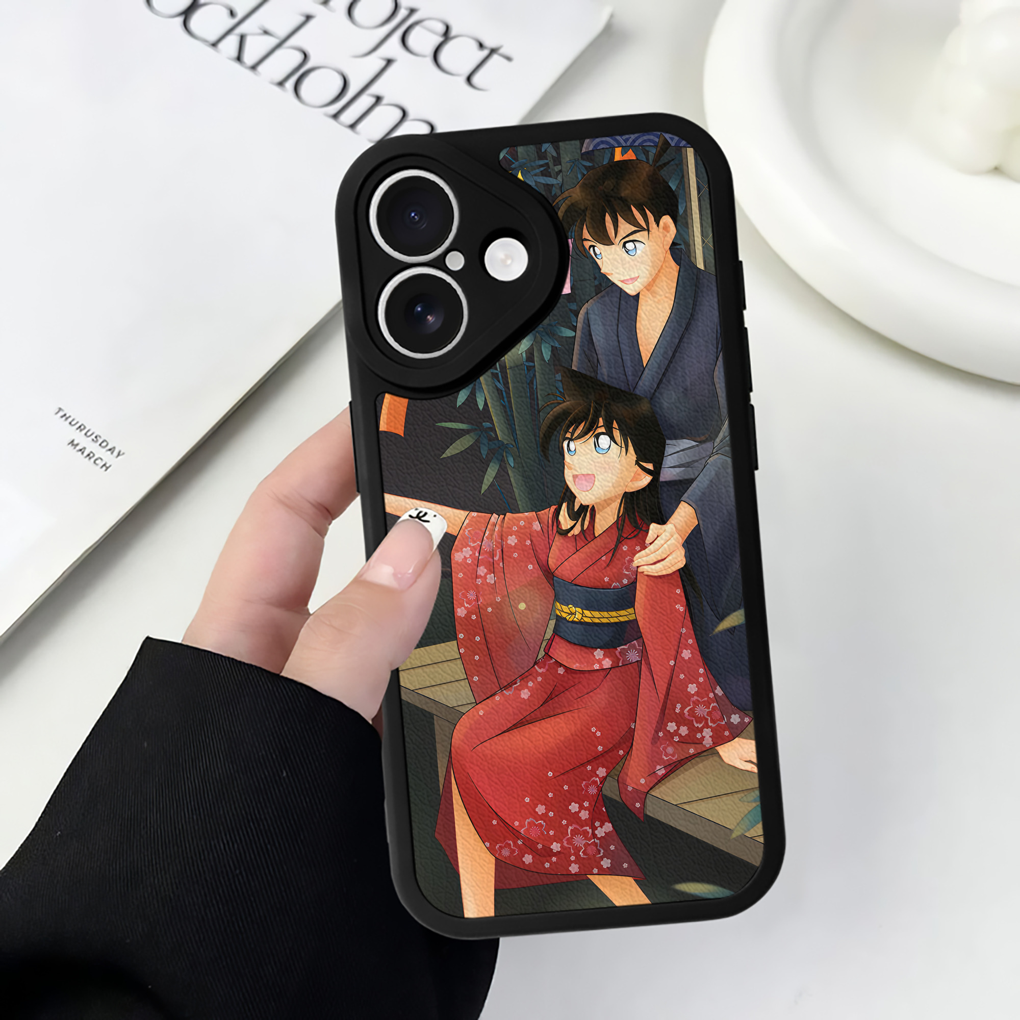 （画像用） 名探偵コナン Detective Conan 【iPhone 16シリーズ対応】シリコンスマホケース（レザー調） 材質：シリコン